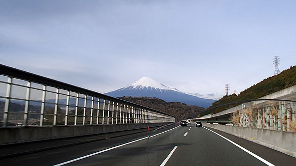 新東名高速道路から見えた富士山